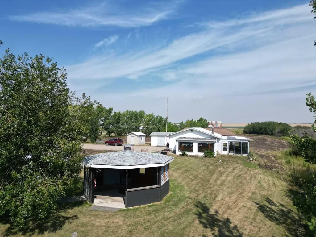 60037 Twp Road 725 Clairmont AB T8X 4R4