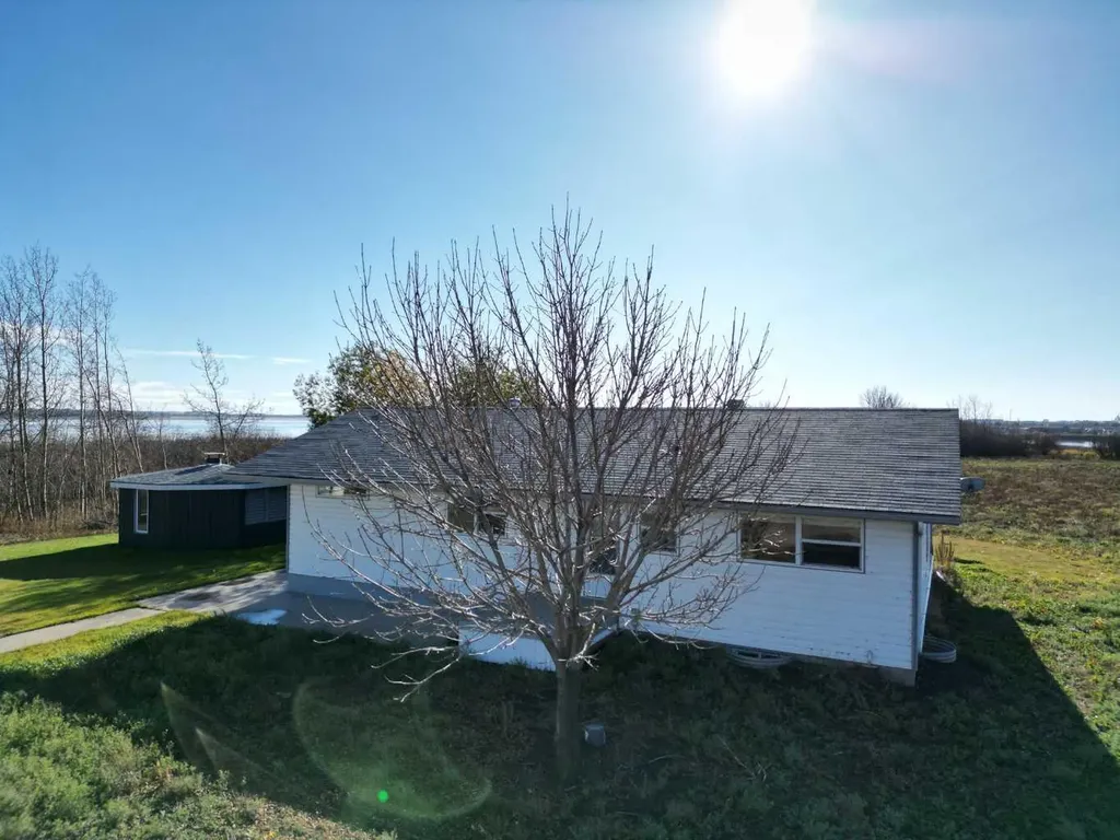 60037 Twp Road 725 Clairmont AB T8X 4R4