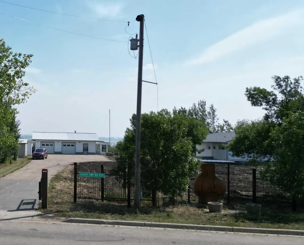 60037 Twp Road 725 Clairmont AB T8X 4R4