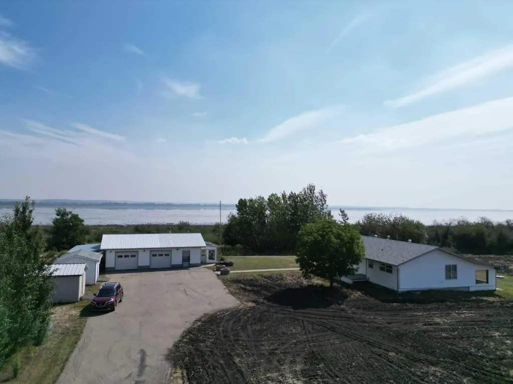 60037 Twp Road 725 Clairmont AB T8X 4R4