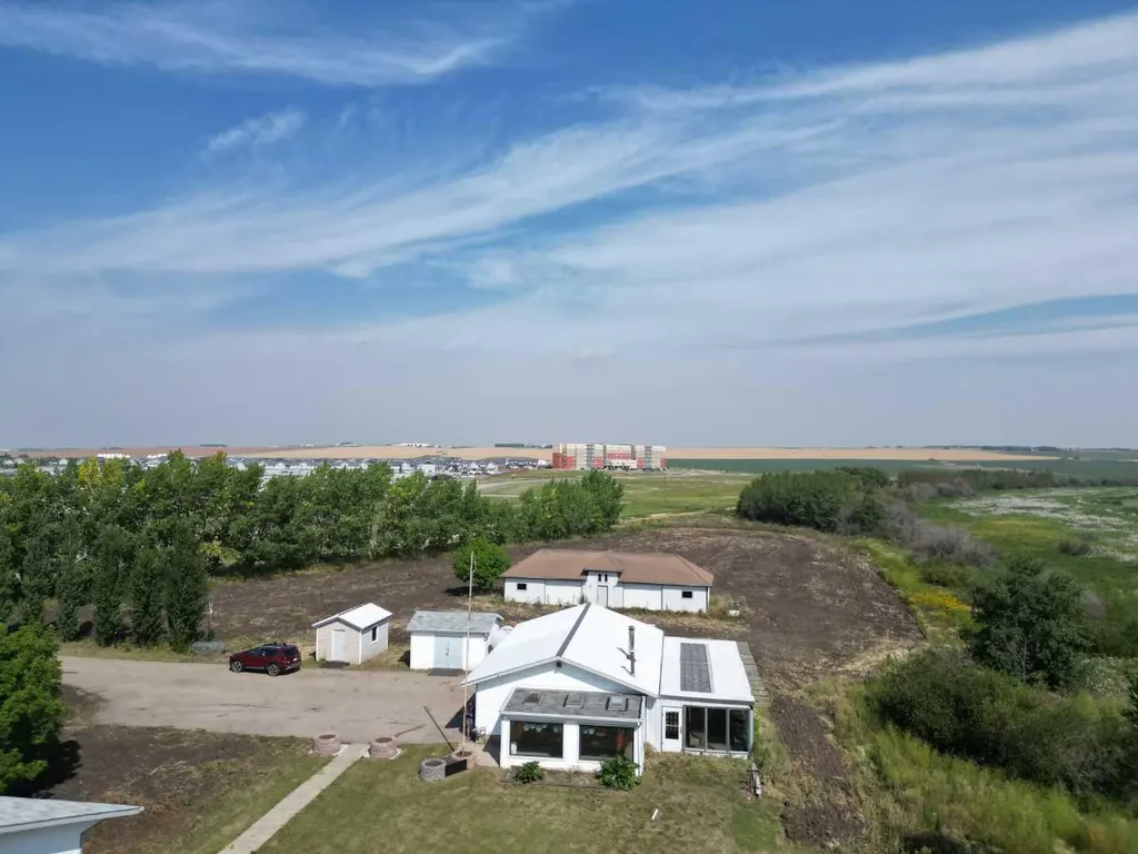 60037 Twp Road 725 Clairmont AB T8X 4R4