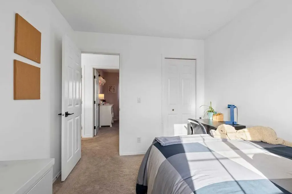 72 Crystalridge Crescent Okotoks AB T1S 1V2