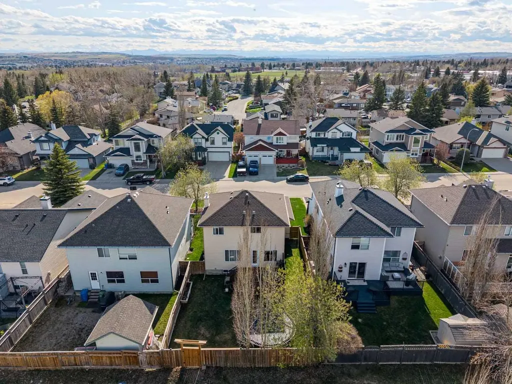 72 Crystalridge Crescent Okotoks AB T1S 1V2