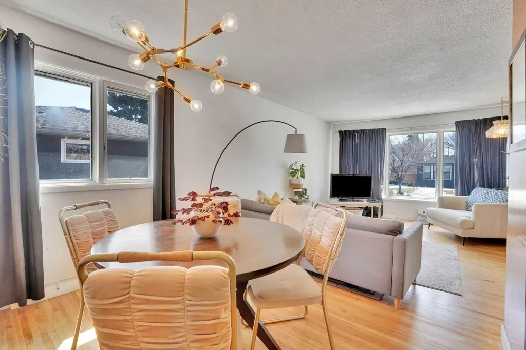 36 Malibou Road SW Calgary AB T2V1W8