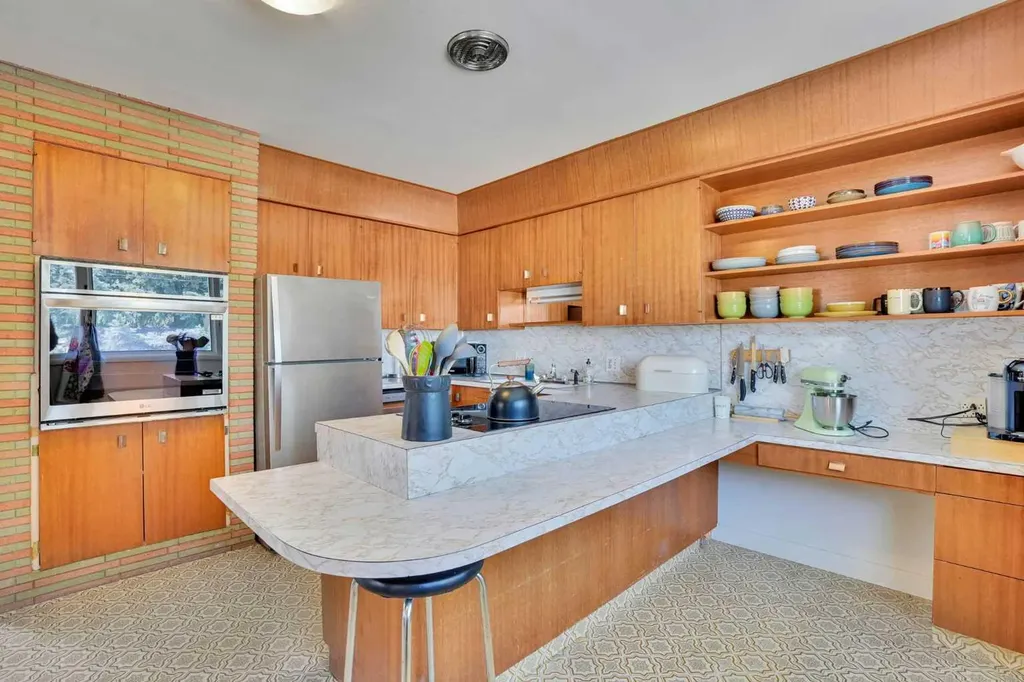 36 Malibou Road SW Calgary AB T2V1W8