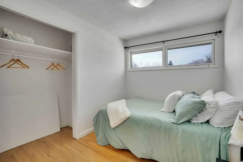 36 Malibou Road SW Calgary AB T2V1W8