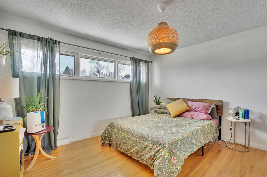 36 Malibou Road SW Calgary AB T2V1W8