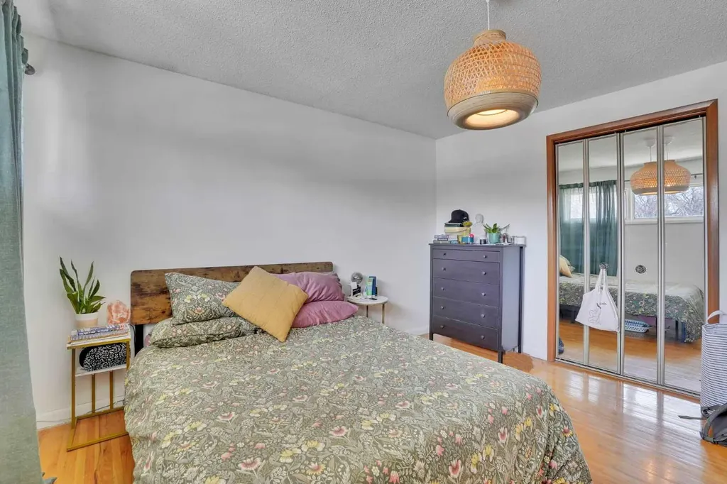 36 Malibou Road SW Calgary AB T2V1W8