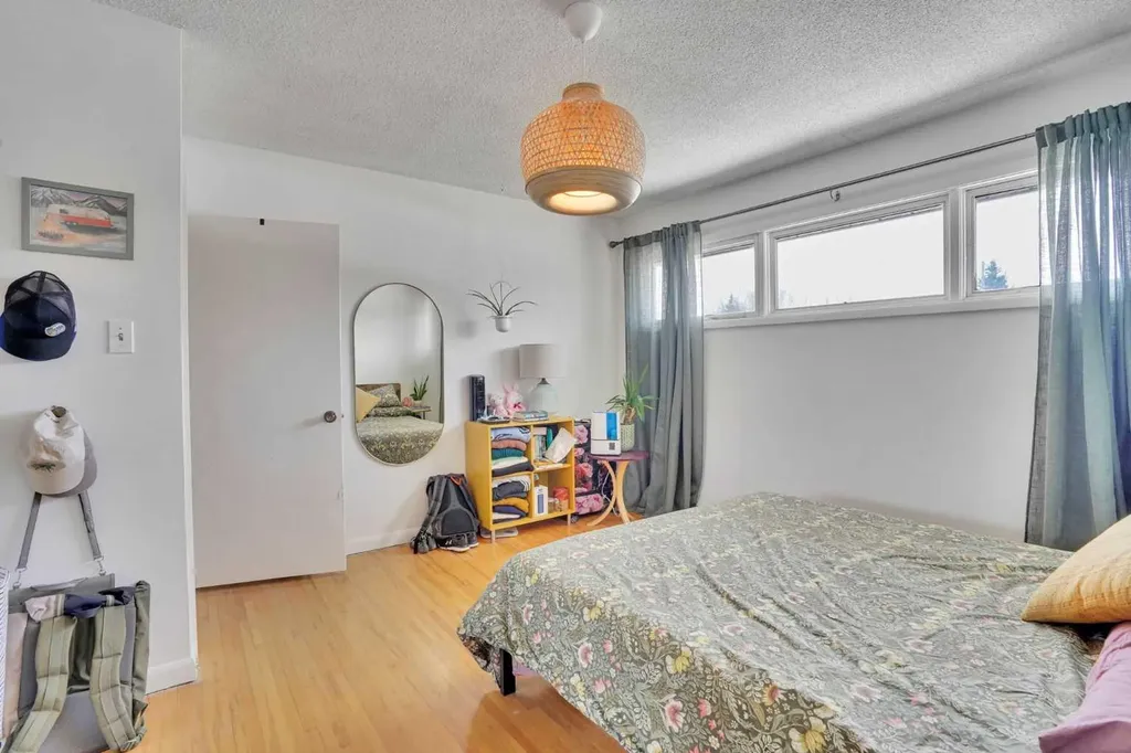 36 Malibou Road SW Calgary AB T2V1W8