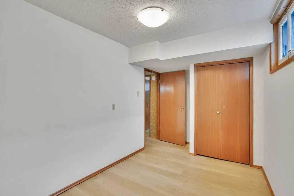 36 Malibou Road SW Calgary AB T2V1W8