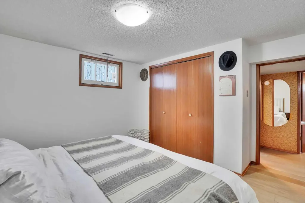 36 Malibou Road SW Calgary AB T2V1W8