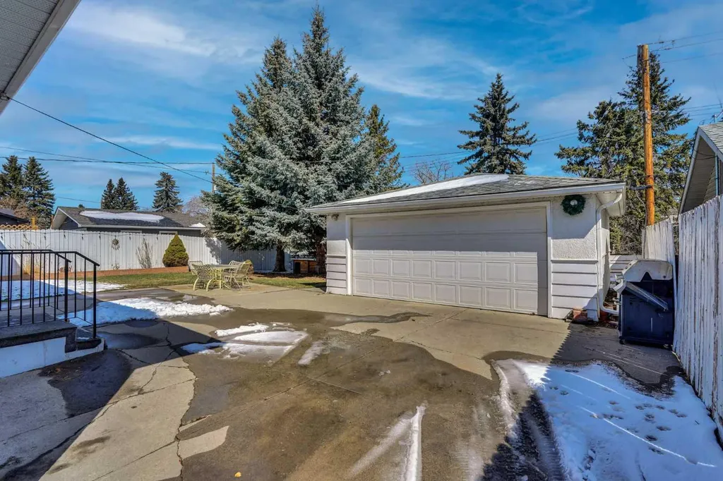 36 Malibou Road SW Calgary AB T2V1W8