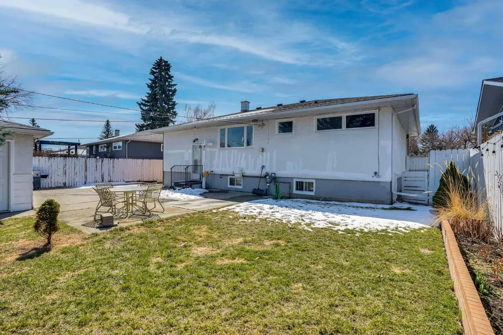 36 Malibou Road SW Calgary AB T2V1W8