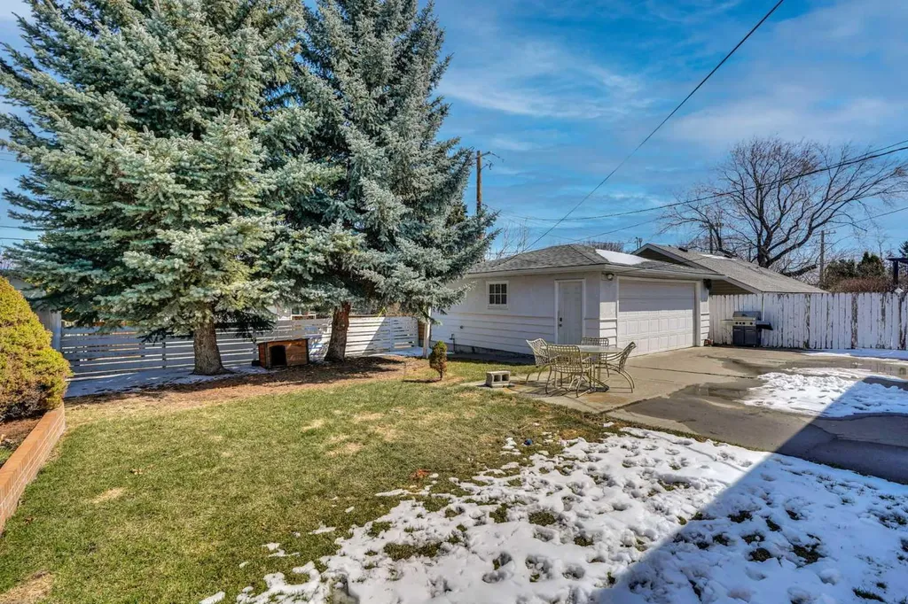 36 Malibou Road SW Calgary AB T2V1W8