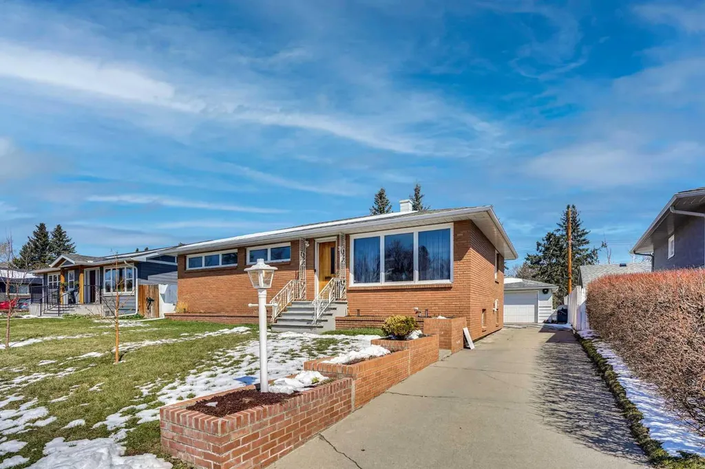 36 Malibou Road SW Calgary AB T2V1W8