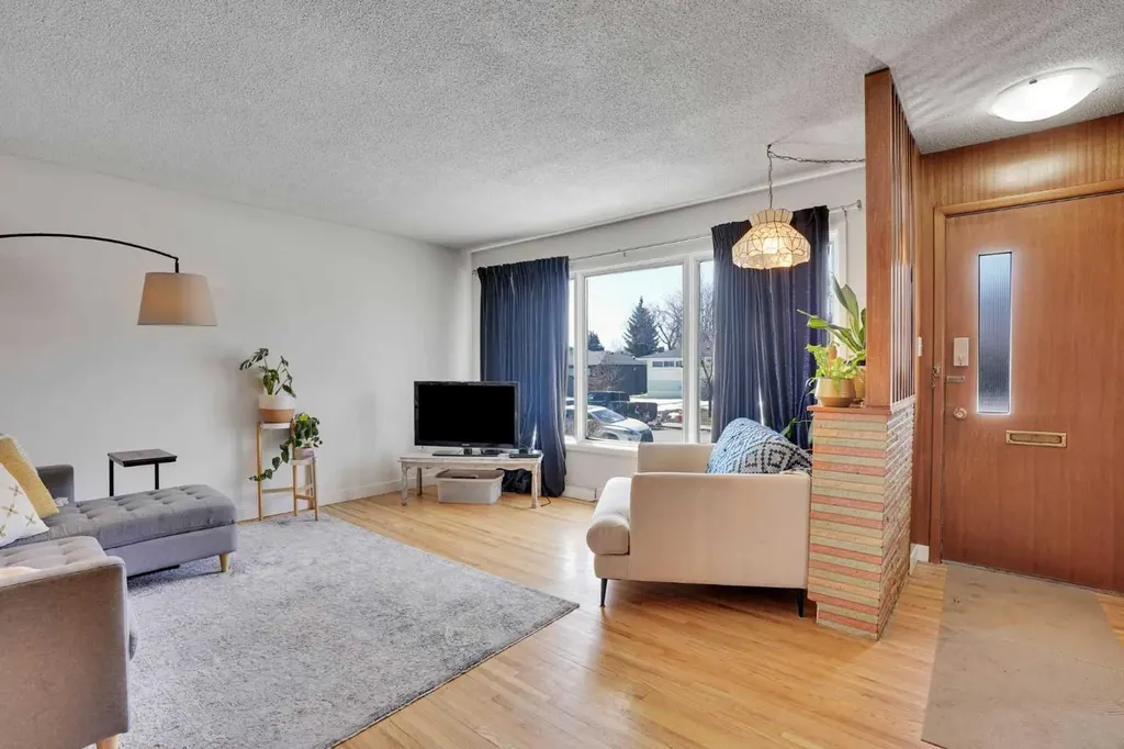 36 Malibou Road SW Calgary AB T2V1W8