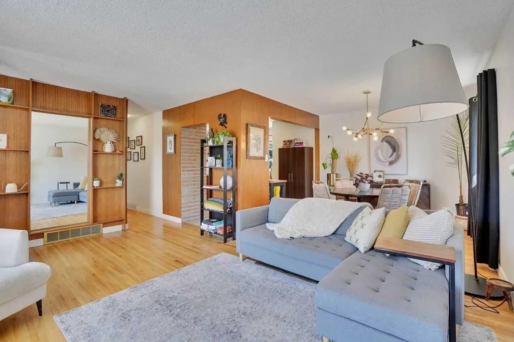 36 Malibou Road SW Calgary AB T2V1W8