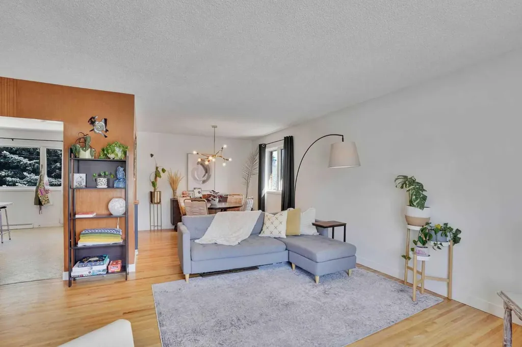36 Malibou Road SW Calgary AB T2V1W8