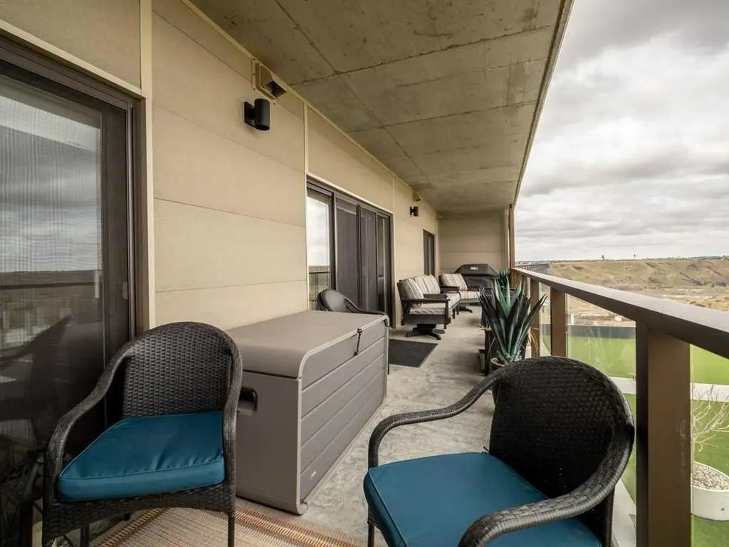 102 Scenic Drive N Lethbridge AB T1H 5L9