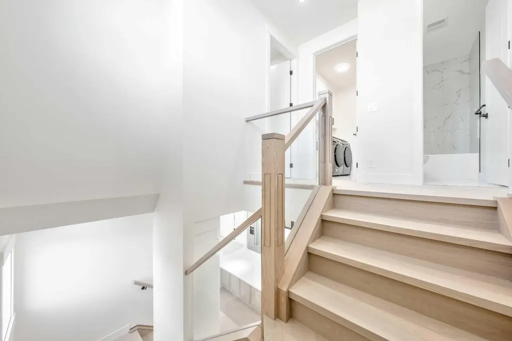 2433 23 Street NW Calgary AB T2M 3Y3