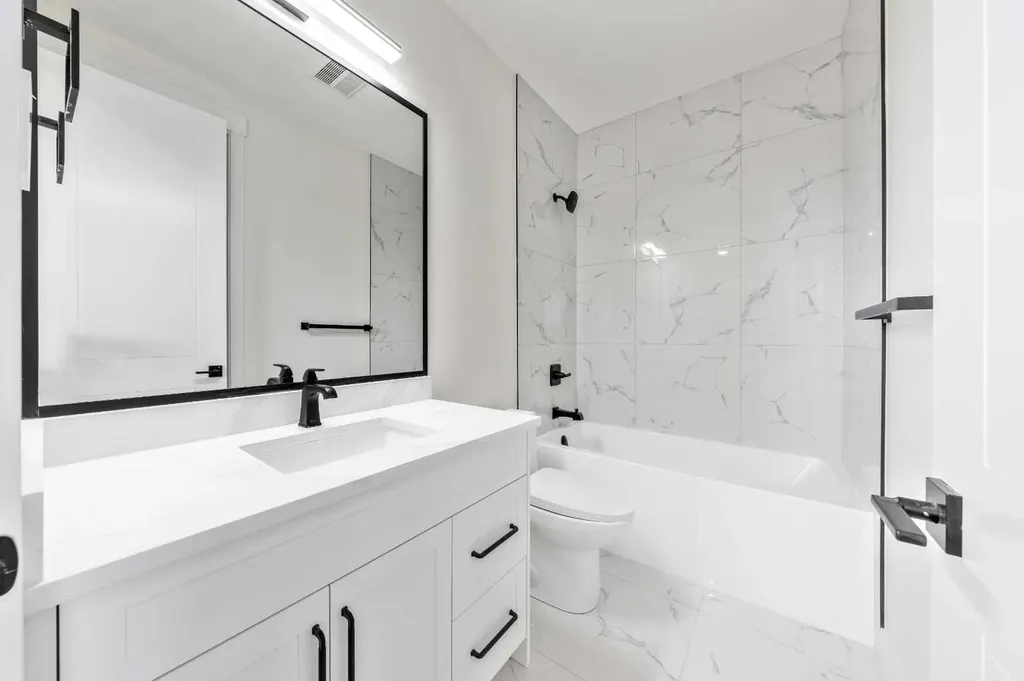 2433 23 Street NW Calgary AB T2M 3Y3