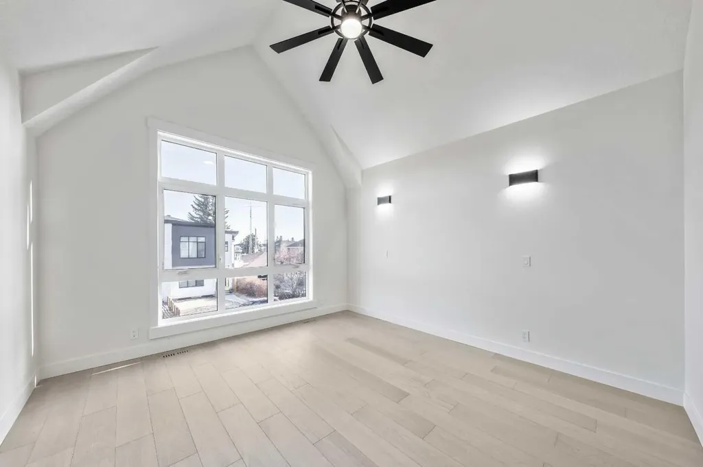 2433 23 Street NW Calgary AB T2M 3Y3