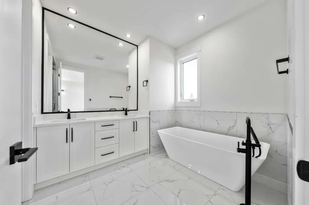 2433 23 Street NW Calgary AB T2M 3Y3