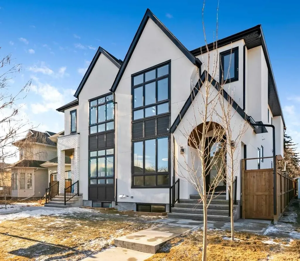 2433 23 Street NW Calgary AB T2M 3Y3