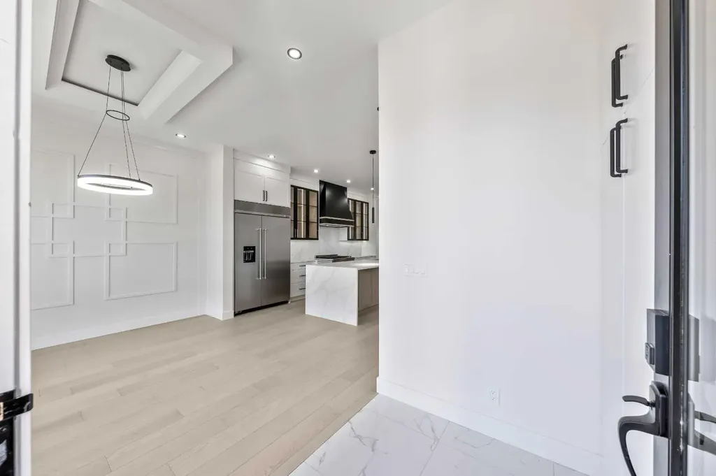 2433 23 Street NW Calgary AB T2M 3Y3