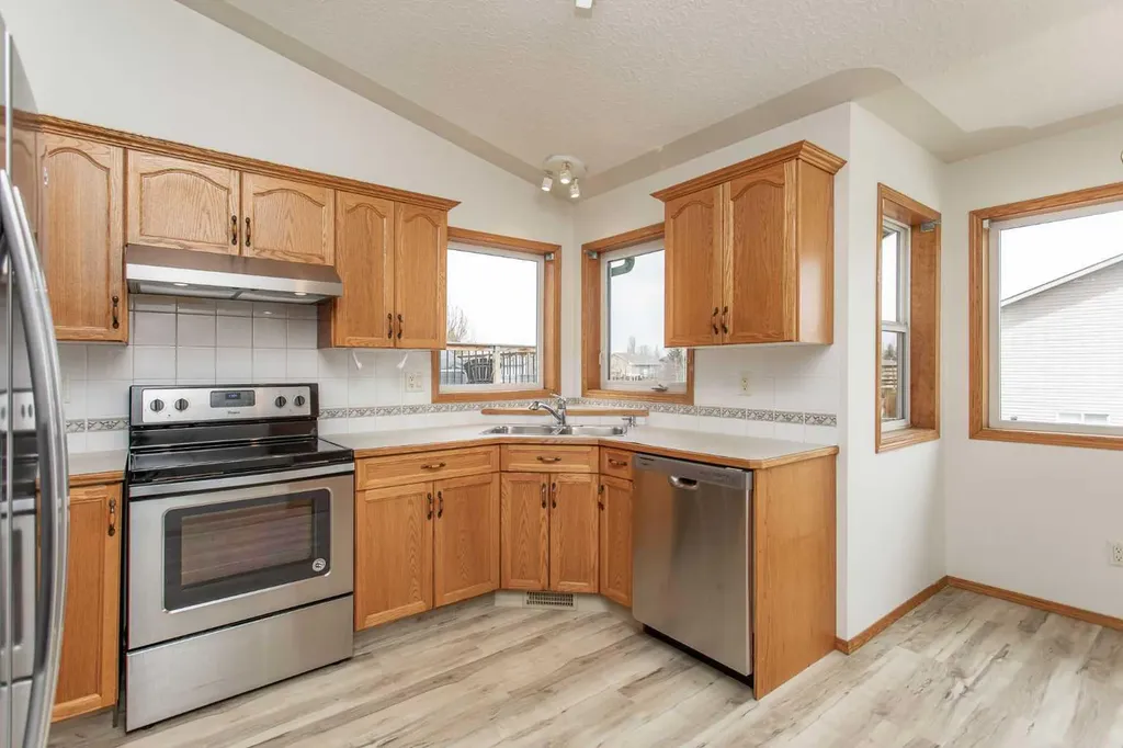 48 Duval Close Red Deer AB T4R2Y7