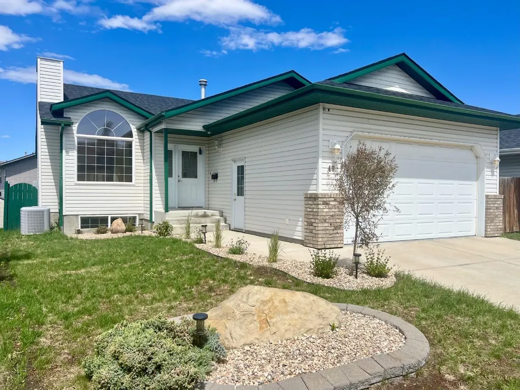 48 Duval Close Red Deer AB T4R2Y7