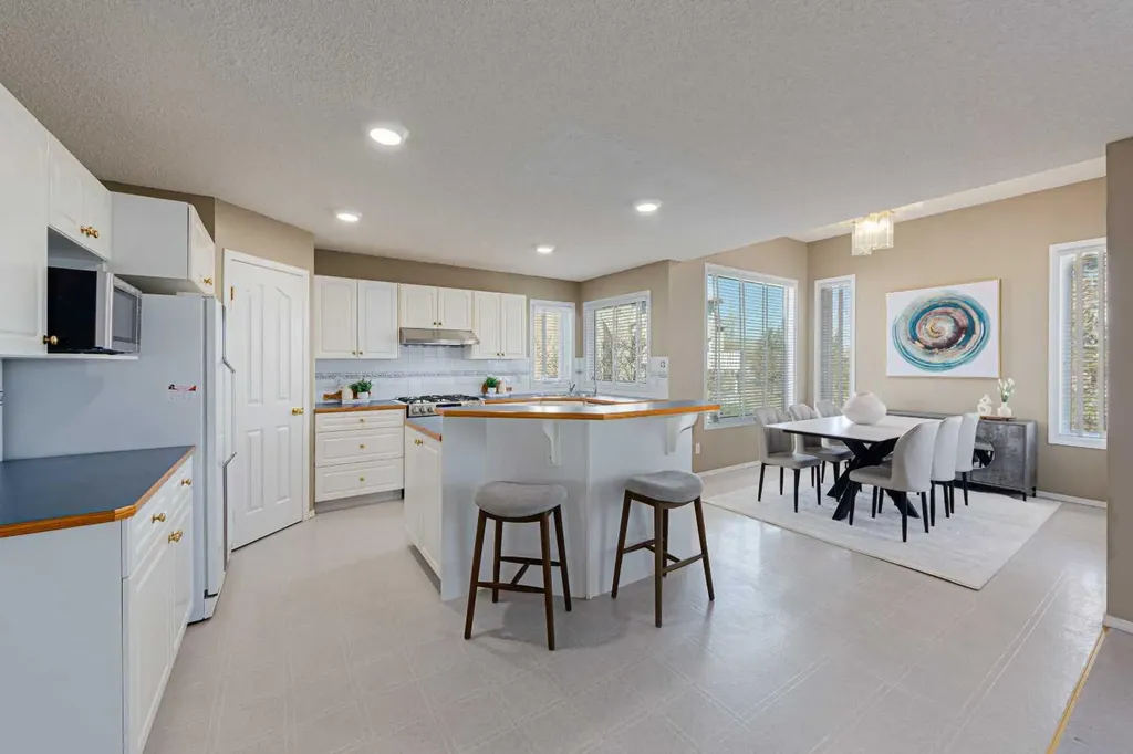 12 Hampstead Gardens NW Calgary AB T3A 5Y4