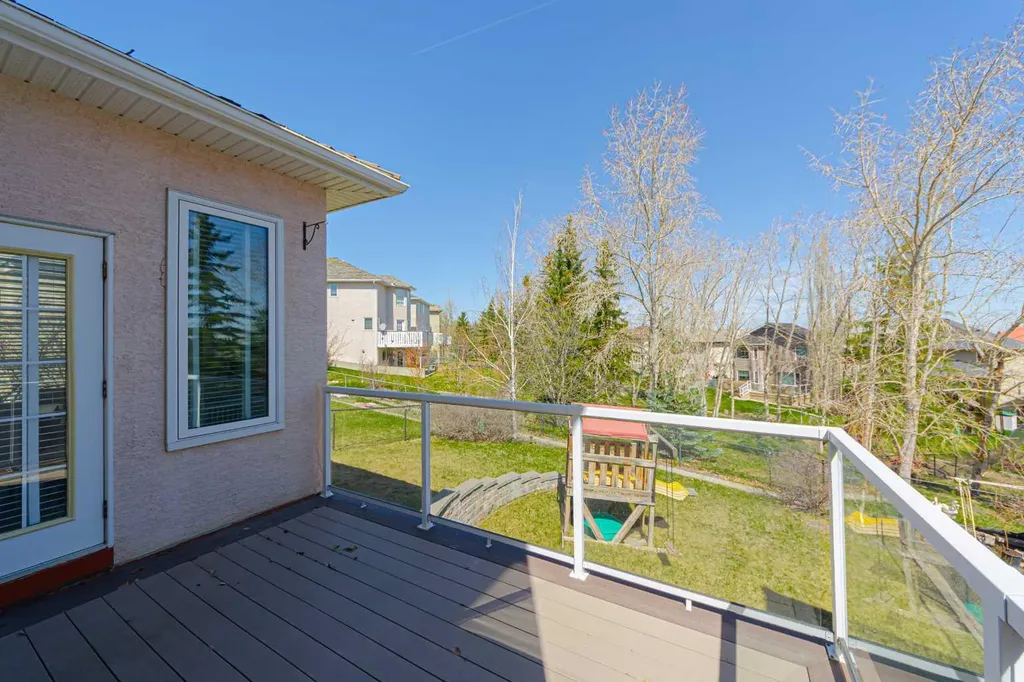 12 Hampstead Gardens NW Calgary AB T3A 5Y4