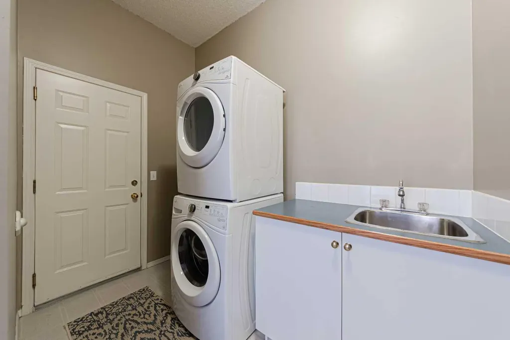 12 Hampstead Gardens NW Calgary AB T3A 5Y4