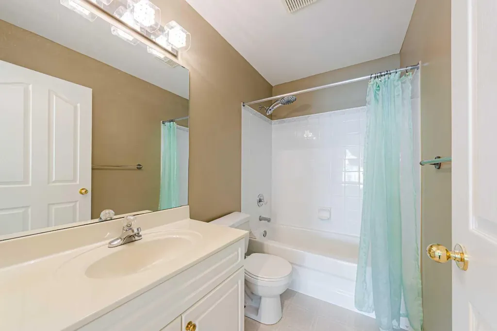 12 Hampstead Gardens NW Calgary AB T3A 5Y4