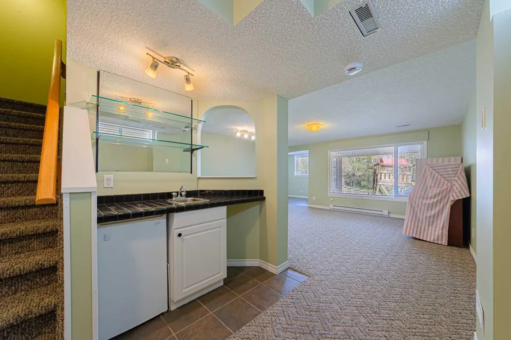 12 Hampstead Gardens NW Calgary AB T3A 5Y4