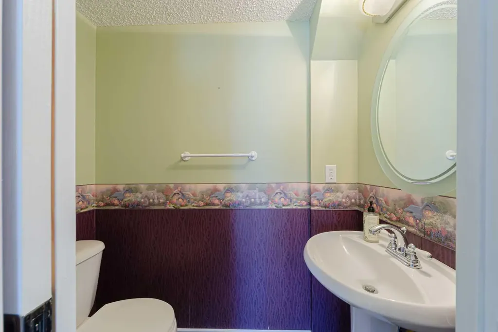12 Hampstead Gardens NW Calgary AB T3A 5Y4