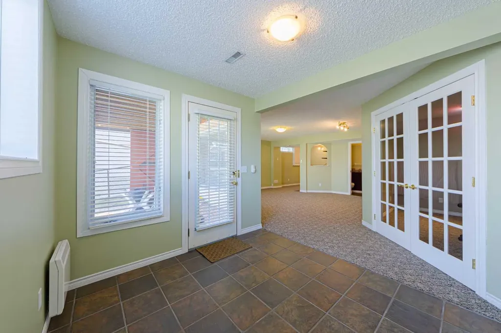 12 Hampstead Gardens NW Calgary AB T3A 5Y4