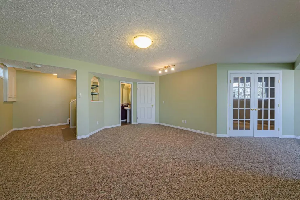 12 Hampstead Gardens NW Calgary AB T3A 5Y4