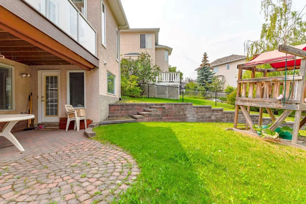 12 Hampstead Gardens NW Calgary AB T3A 5Y4
