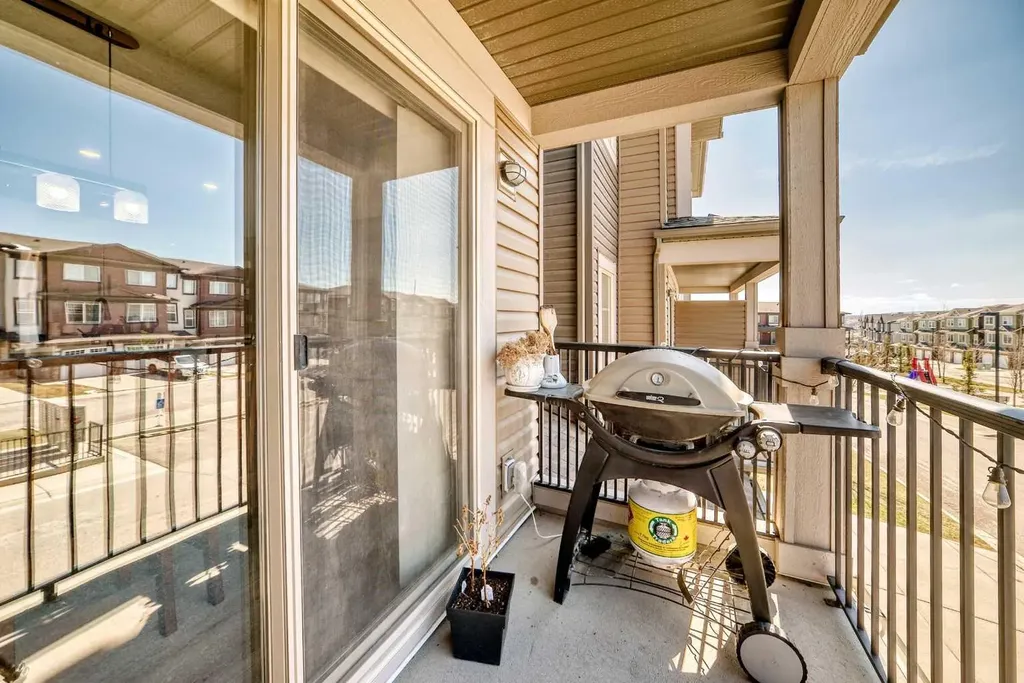 434 Sage Hill Grove NW Calgary AB T3R 0Z8