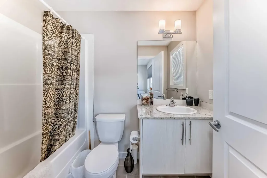 434 Sage Hill Grove NW Calgary AB T3R 0Z8