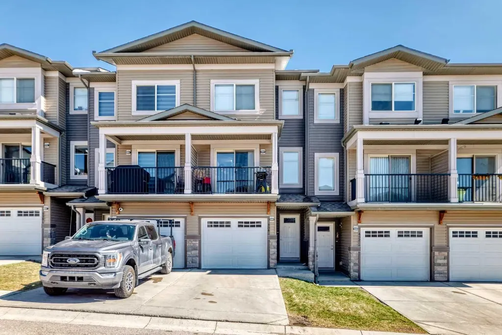 434 Sage Hill Grove NW Calgary AB T3R 0Z8