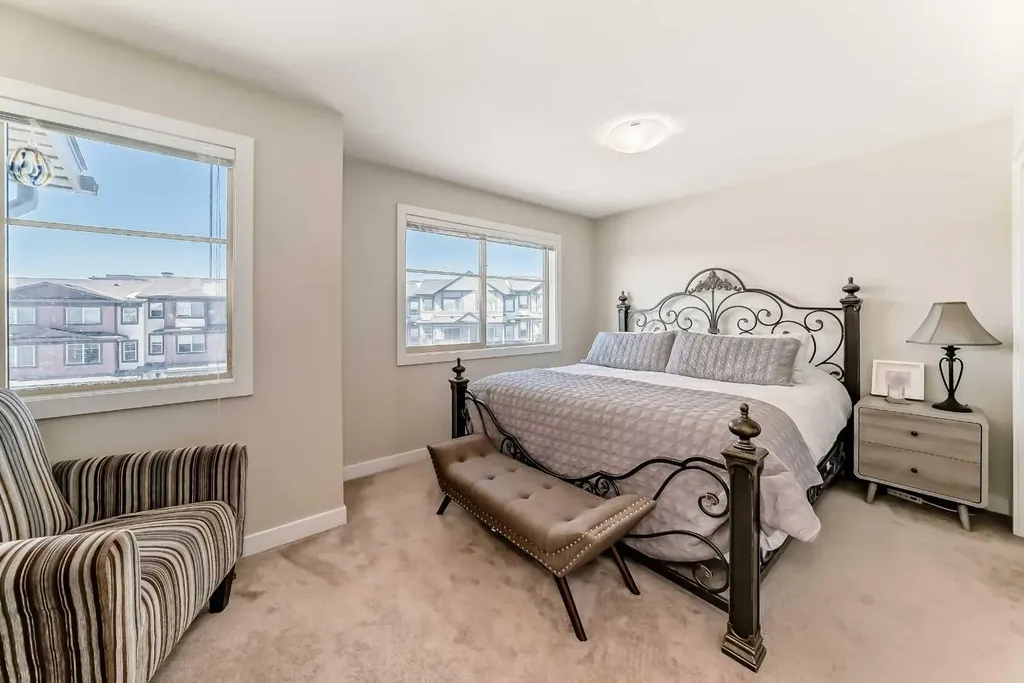 434 Sage Hill Grove NW Calgary AB T3R 0Z8