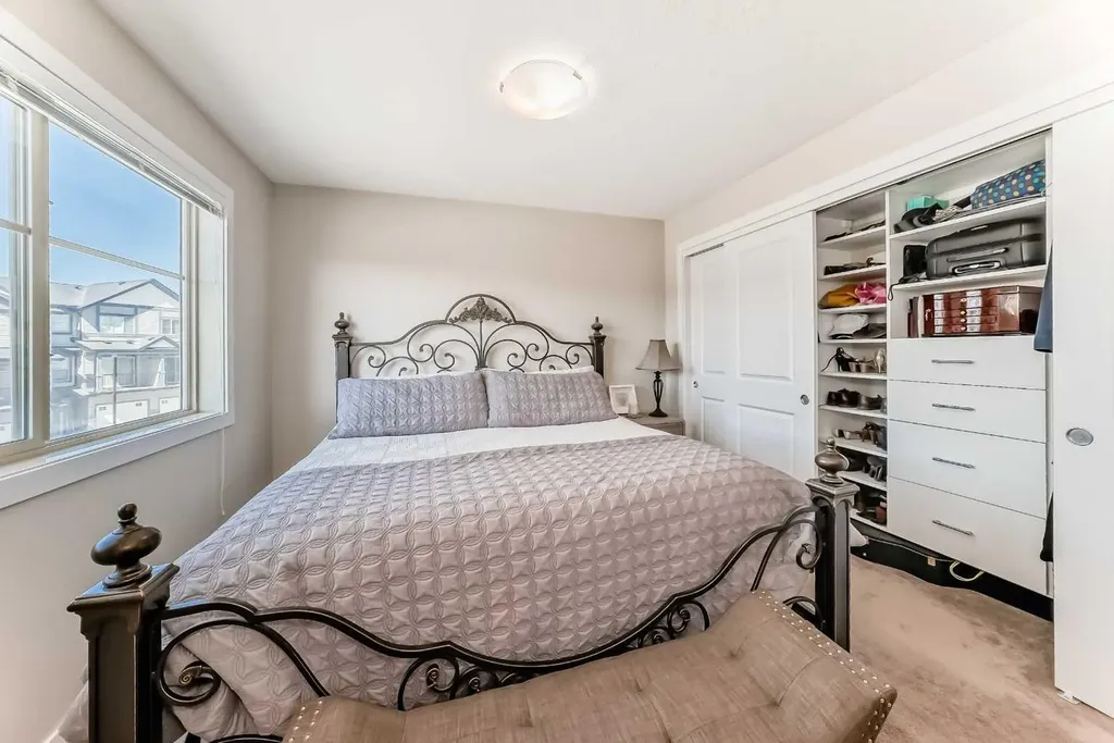 434 Sage Hill Grove NW Calgary AB T3R 0Z8