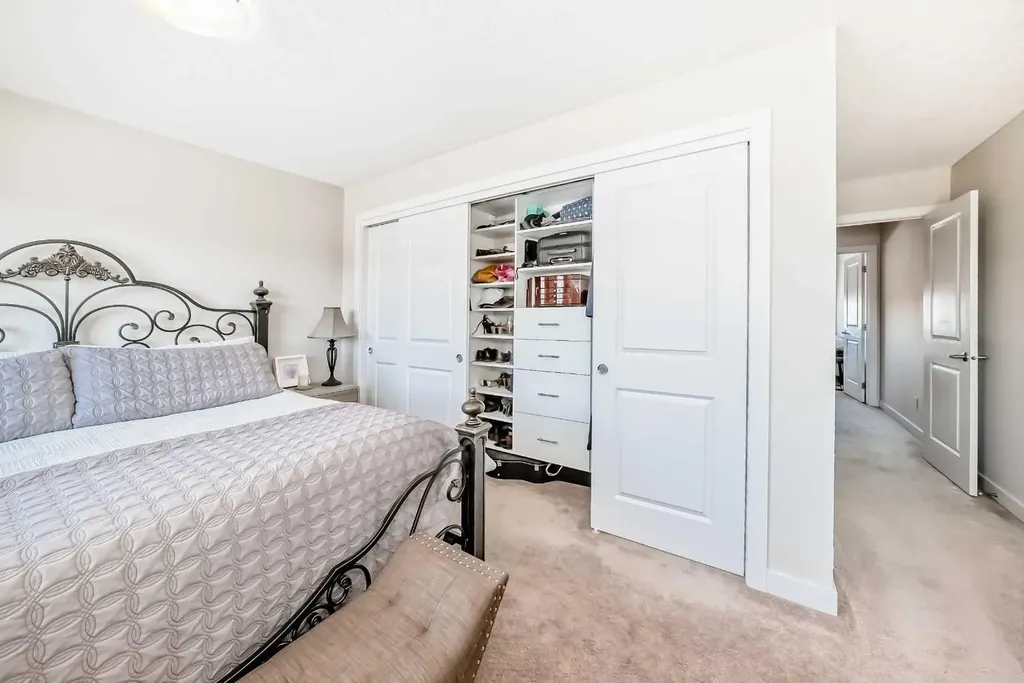 434 Sage Hill Grove NW Calgary AB T3R 0Z8