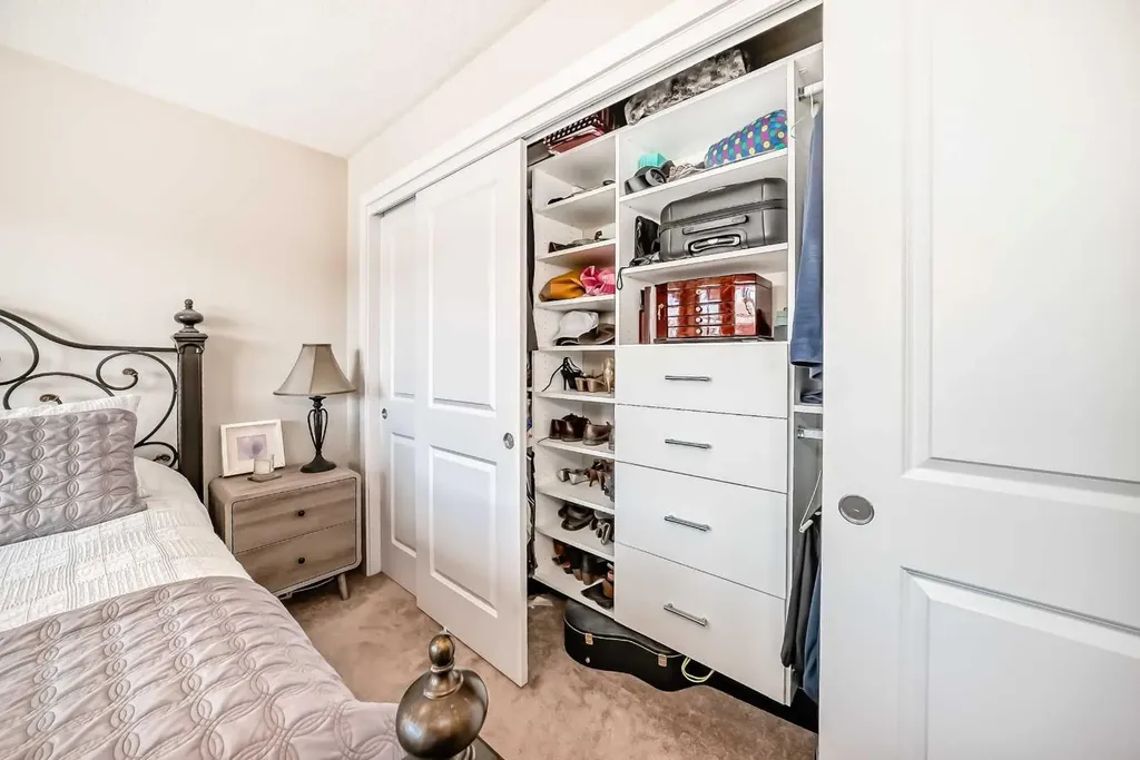 434 Sage Hill Grove NW Calgary AB T3R 0Z8