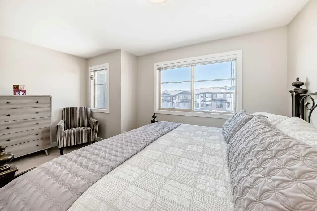 434 Sage Hill Grove NW Calgary AB T3R 0Z8