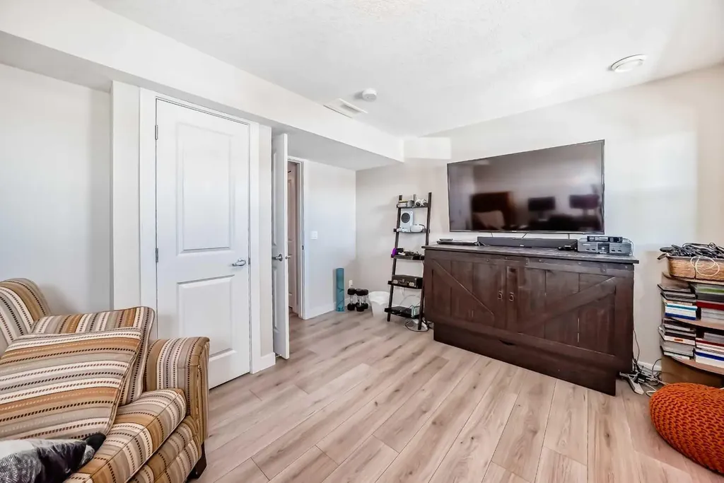 434 Sage Hill Grove NW Calgary AB T3R 0Z8