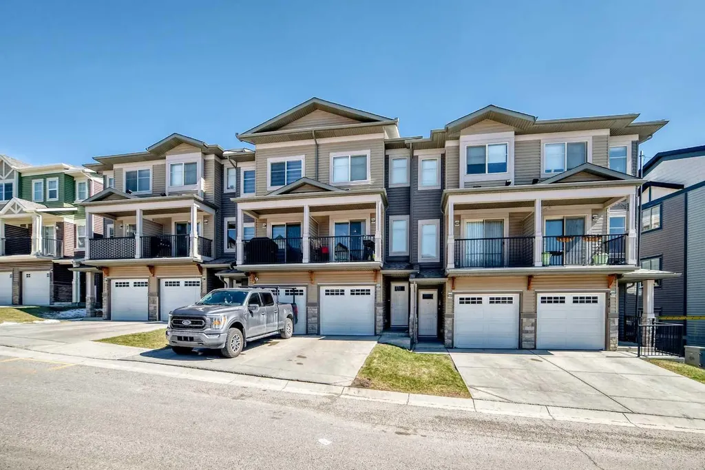 434 Sage Hill Grove NW Calgary AB T3R 0Z8